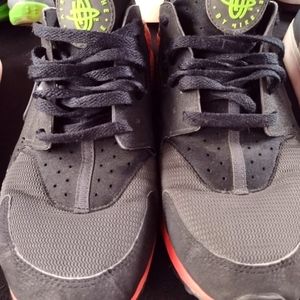 Nike Huaraches size 12 black and hot pink/black